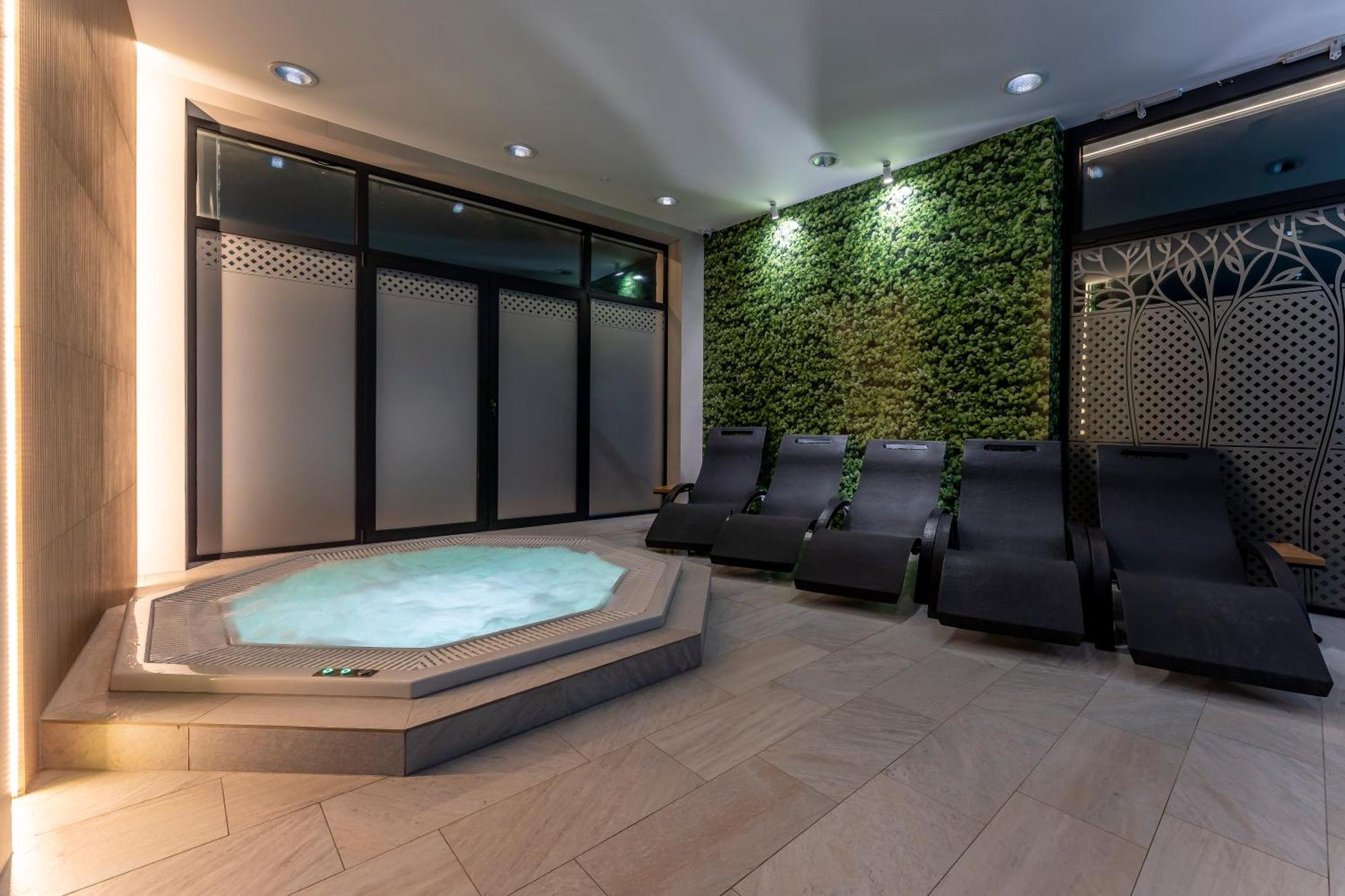 Aura Medical Spa Naleczow Luaran gambar