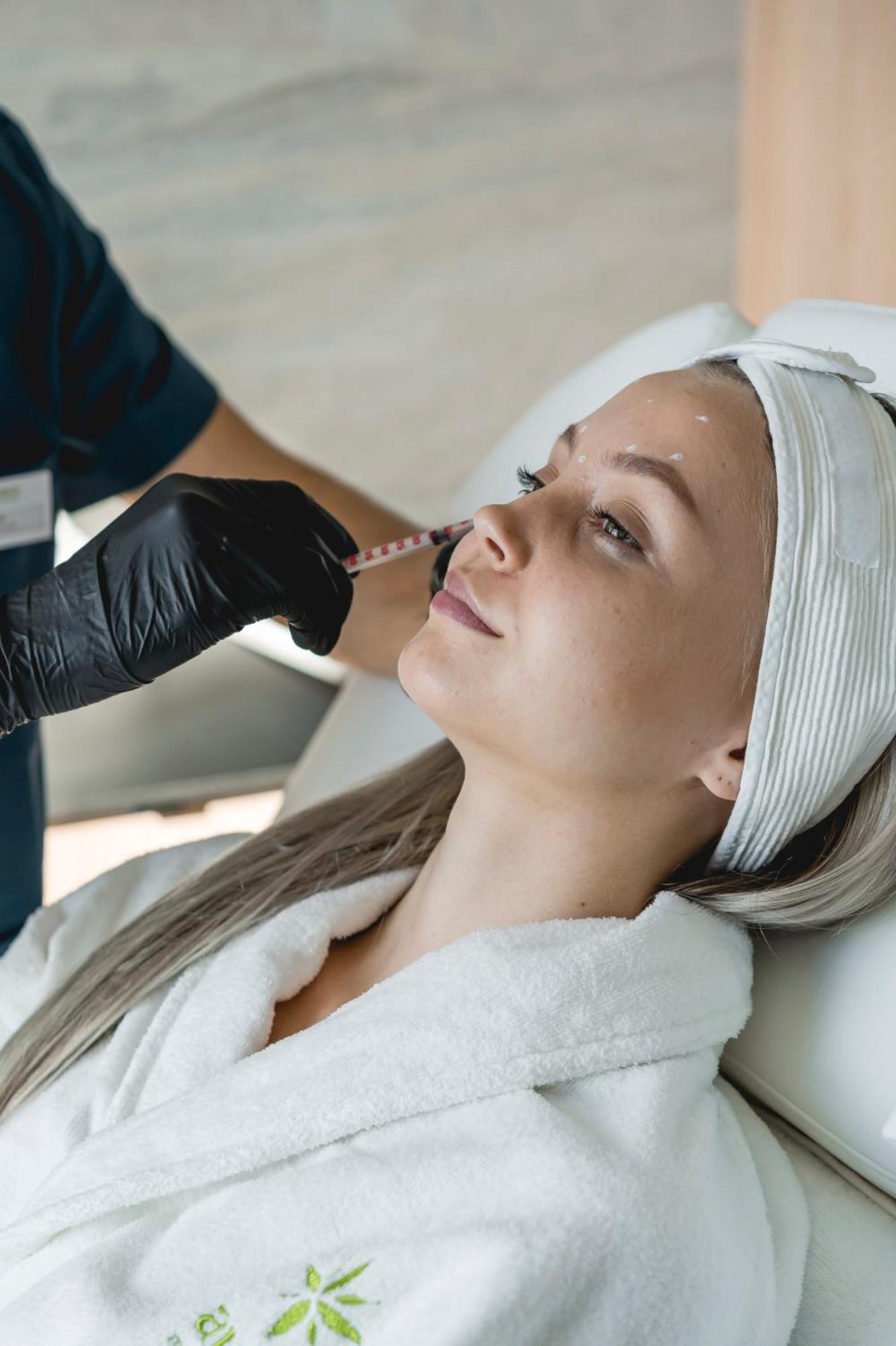 Aura Medical Spa Naleczow Luaran gambar